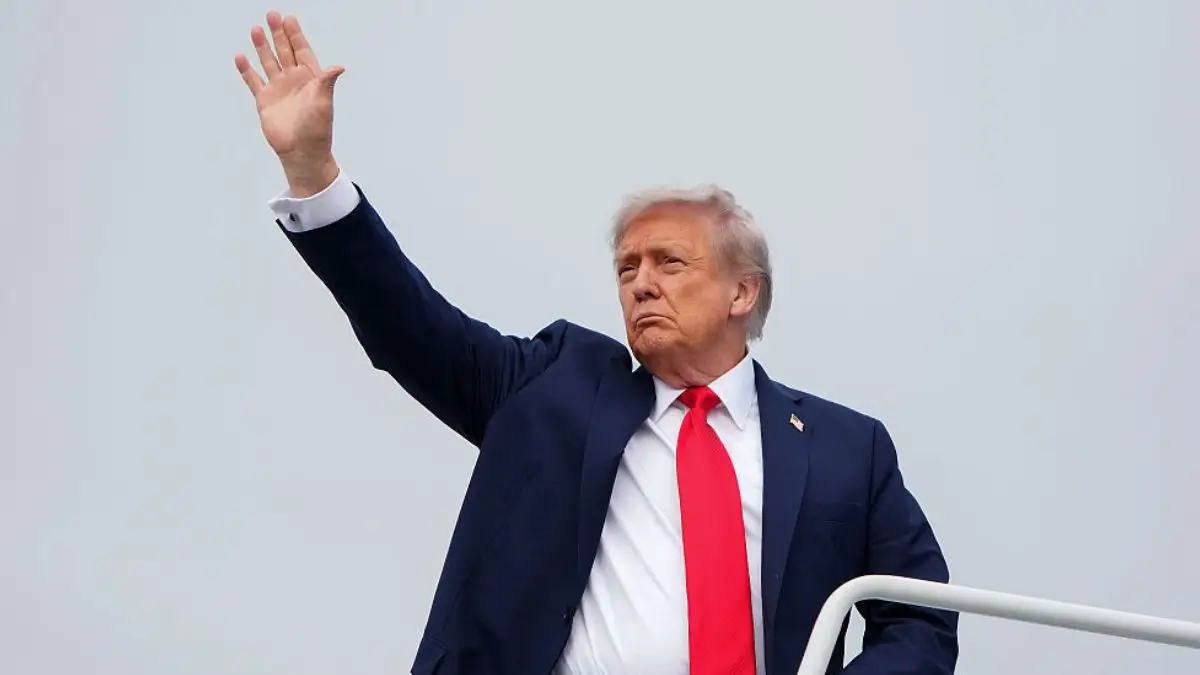 ‘Need to Add About 100 lbs to That’: Donald Trump’s New White House Portrait Was Supposed to Be an Honor, but It Backfired When Fans Zoomed In