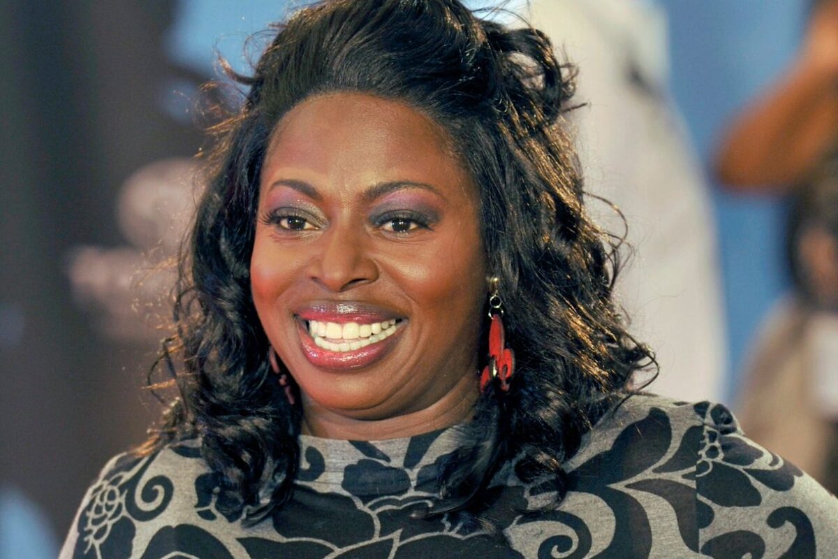 R&B singer Angie Stone’s children sue truck company for her death in highway crash