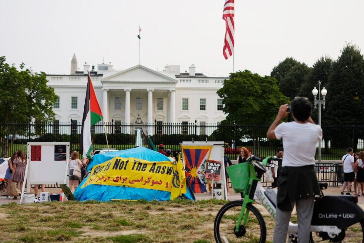A decades-long peace vigil outside the White House is dismantled after Trump’s order