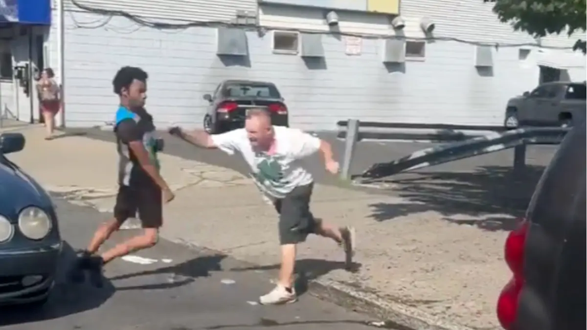 ‘That’s Priceless’: White Man Fights Black Amazon Delivery Driver and Gets a Dose of Karma He Was Not Excepting