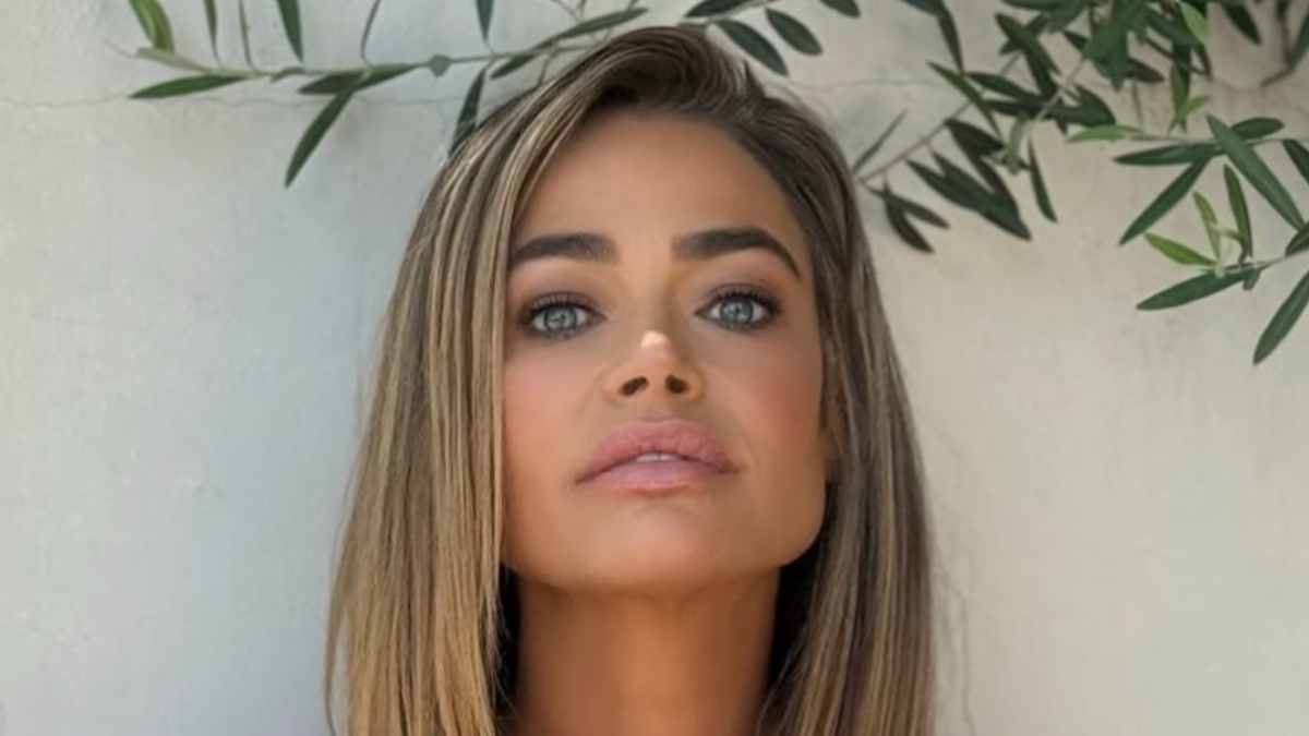 ‘Showing Off the New Girls!’: Denise Richards’ Plunging Shirt Pics Spark Frenzy as Fans Zoom In on a Jaw-Dropping Change 
