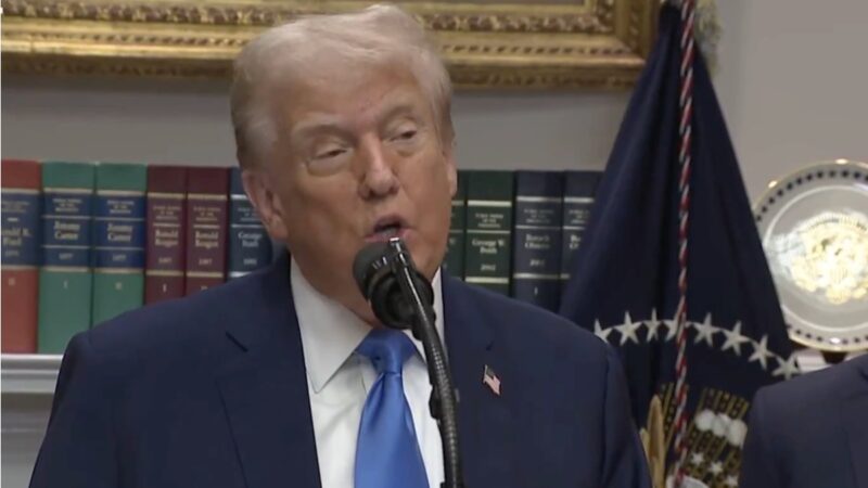 ‘Ah-se-der… Is That OK?’: Donald Trump Trips Over His Own Words, Begs Staff to Bail Him Out in a Cringe Moment That Broke the Internet