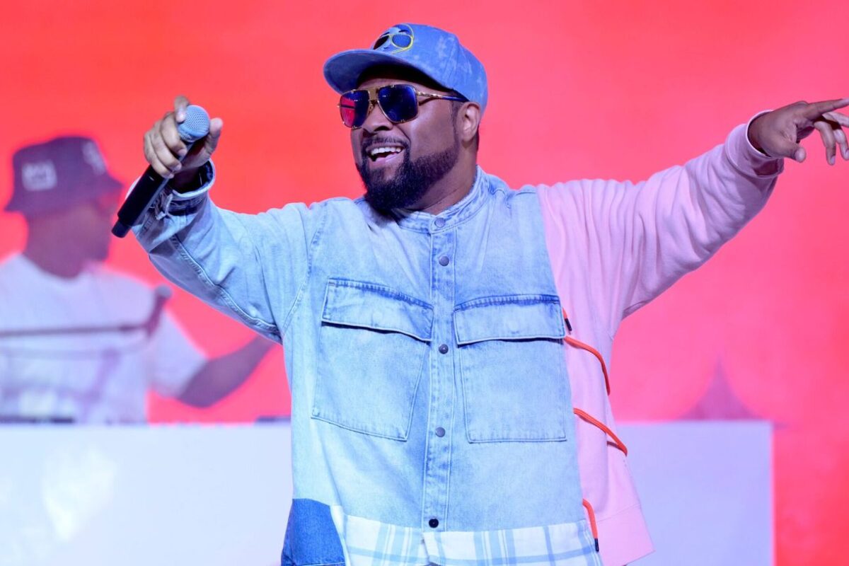 Musiq Soulchild helps husband surprise his wife with performance at 10-year vow renewal