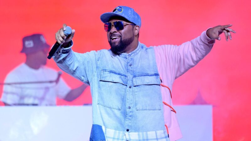 Musiq Soulchild helps husband surprise his wife with performance at 10-year vow renewal