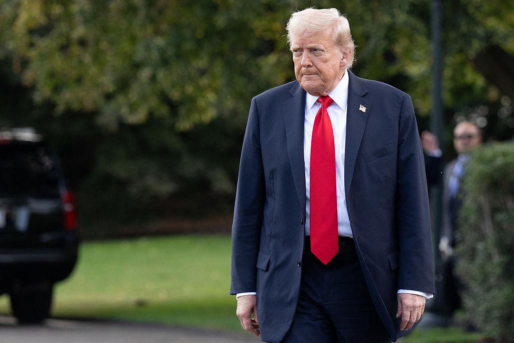 ‘Falling Down Around His Top Leg’: Donald Trump’s Walk to Marine One Goes Viral After Bulk Under His Pants Sets Off a Firestorm Online