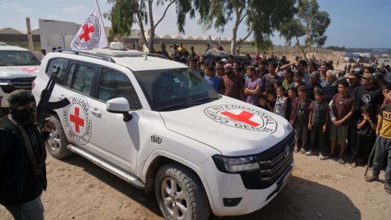 Living hostages and Palestinian prisoners are released as part of ceasefire in Gaza