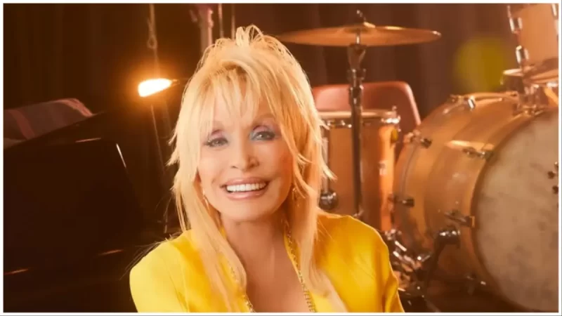 ‘Something Serious Going On’: Dolly Parton Tries to Calm Fans After Health Rumors, But Many Aren’t Buying It After Zooming In on the Video