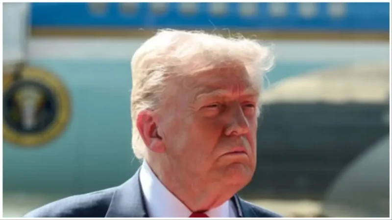 ‘Trying to Hide It’: Trump’s Visible ‘Shakes’ and Struggle to Keep Balance Have Fans Saying His Doctor’s Report Doesn’t Add Up