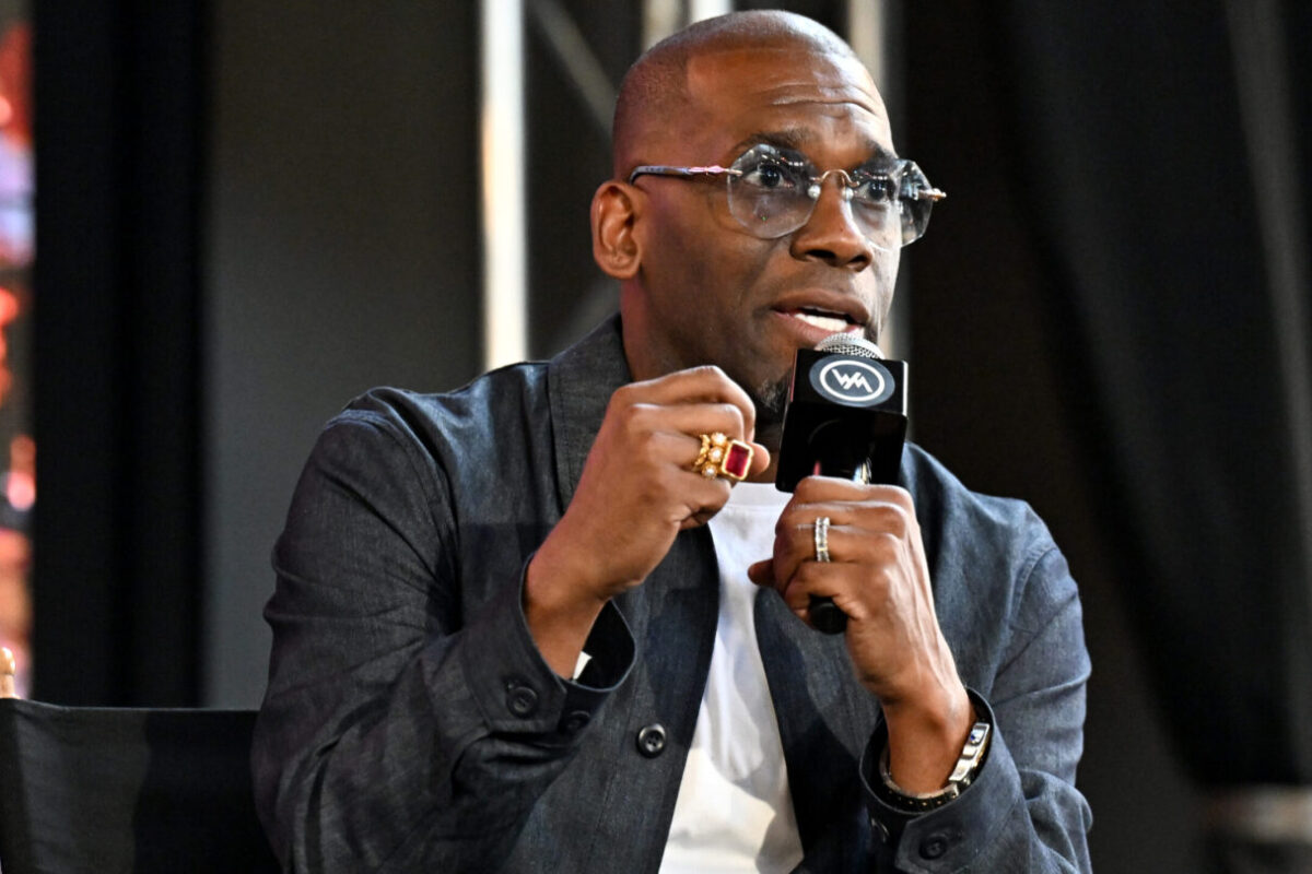 Pastor Jamal Bryant swaps tithes for food donations amid SNAP cuts and job losses