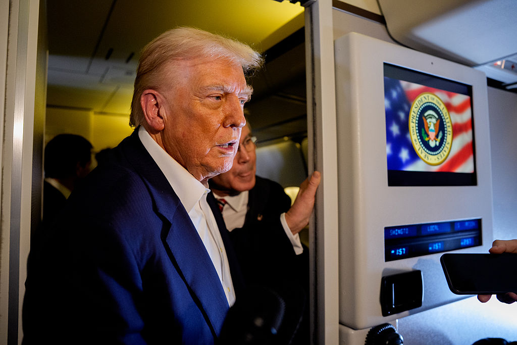 ‘Hahahahaha … At Midnight?’: Trump’s Strange Air Force One Farewell Has Viewers Questioning His Awareness and Mental State