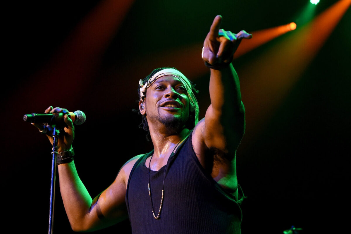 D’Angelo’s streams jump nearly 800% following his death, 3 songs land on R&B top 10 chart