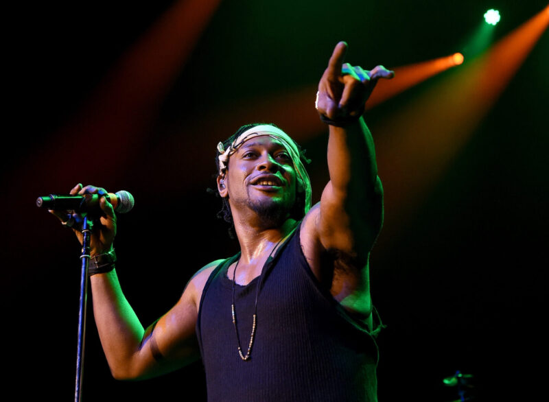 D’Angelo’s streams jump nearly 800% following his death, 3 songs land on R&B top 10 chart