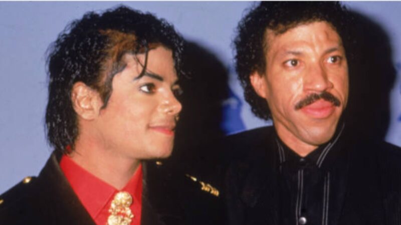 ‘Lying to Sell His Book’: Lionel Richie Claims Michael Jackson’s Bad Odor on Tour Led to a Secret Nickname, But Fans Aren’t Buying It