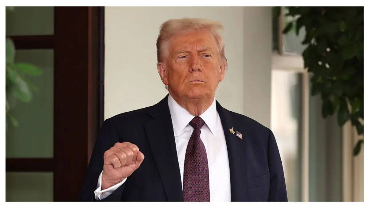 ‘No Way!’: Trump’s Commanding Moment Collapses the Second He Gets an Urgent Note—And Viewers Zoom In to Spot a Crossed-Out Word That Changes Everything