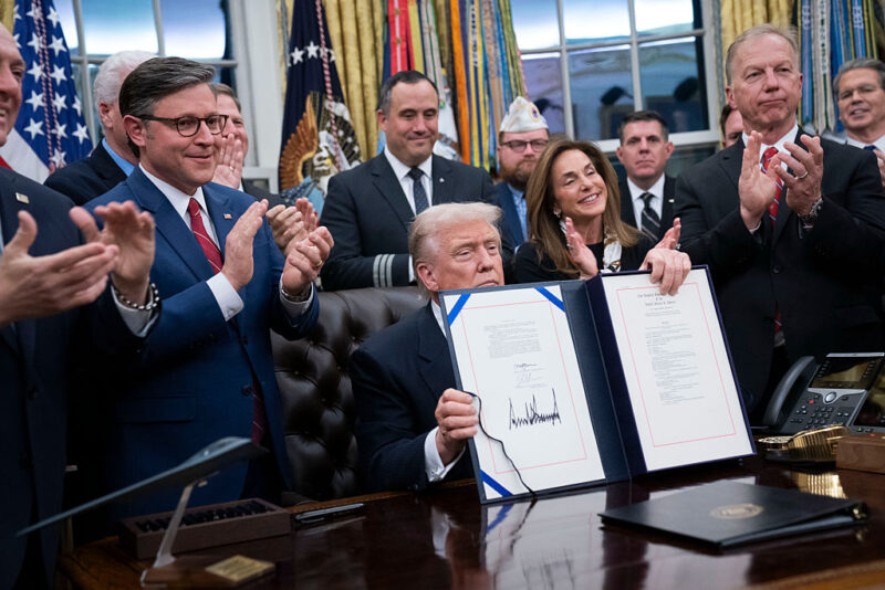 After 43 Long Days, Government Shutdown Finally Ends