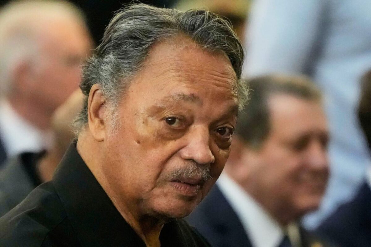 Civil rights leader Jesse Jackson leaves hospital after treatment for neurological disorder