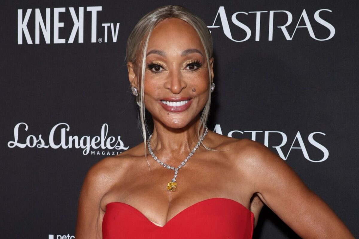 Karen Huger receives standing ovation at BravoCon during first appearance since release from jail: ‘My heart is full’