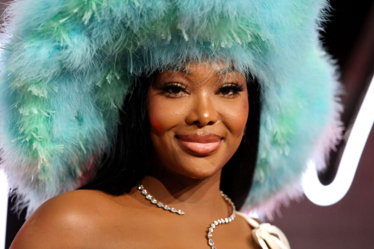 Summer Walker appears on ‘The Jennifer Hudson Show’ in a wedding dress