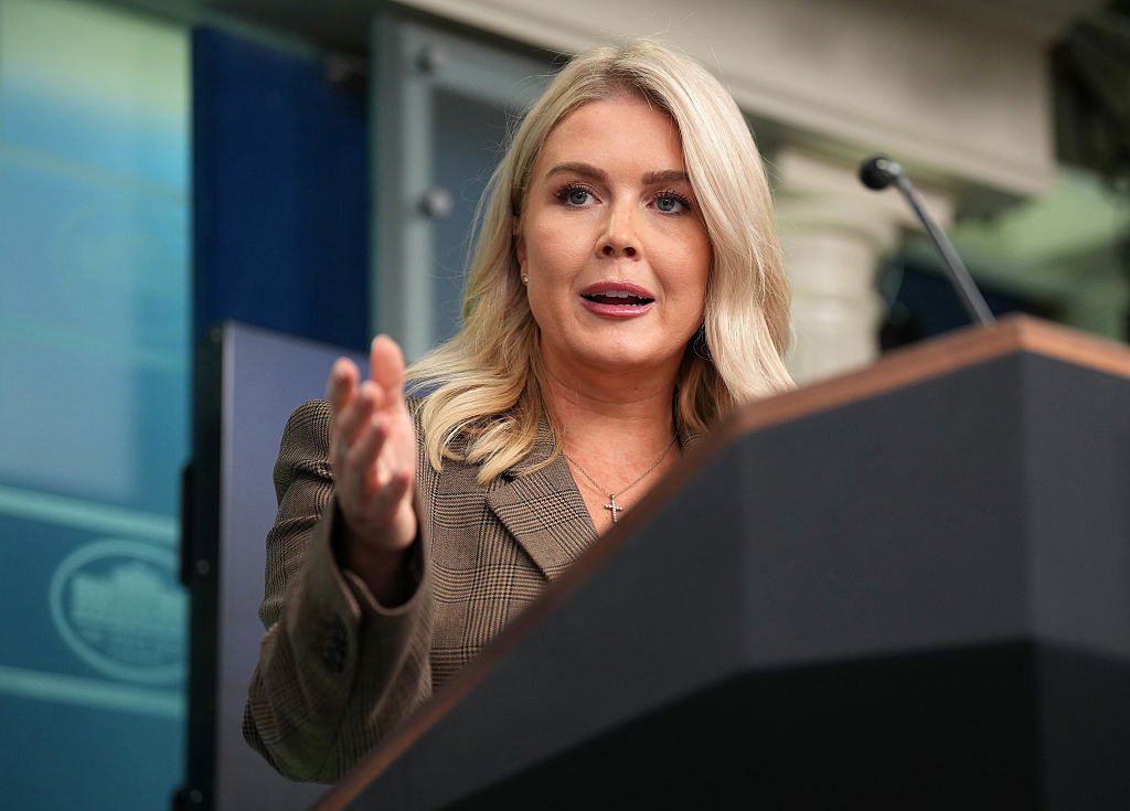 ‘Got Jealous of Erika Kirk’: Karoline Leavitt Turns Heads at White House After-Hours Event as Critics Question Whether Her Dress Crossed the Line