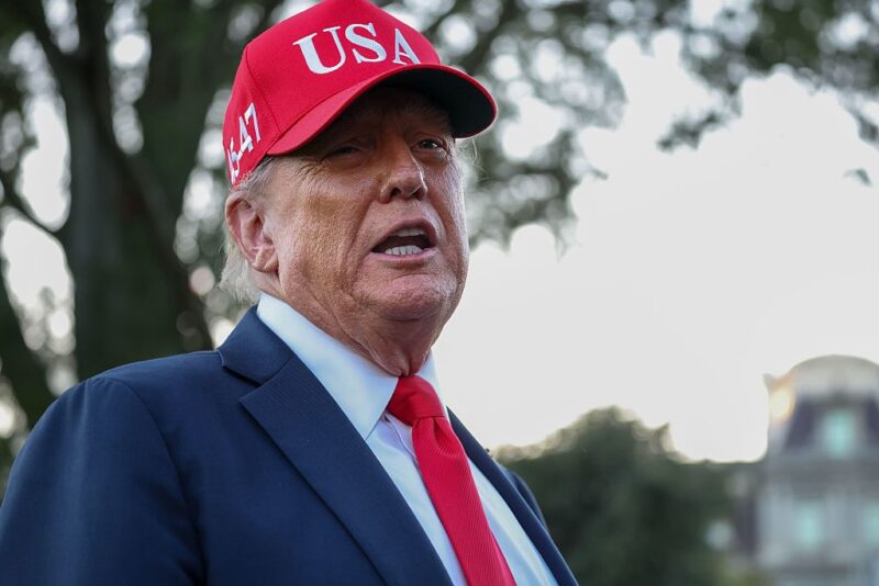 ‘Grandpa Is Struggling’: Trump’s Feeble Walk Down Tiny Stairs Goes Viral as Viewers Zoom In to Catch the Moment He Nearly Fell on His Face