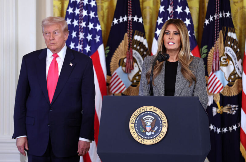 ‘What’s Wrong with His Hand?’: Trump Nods Off Mid-Speech, Pops Awake Clapping Like He Was Locked In, and Fans Zoom In on His Wild Clap