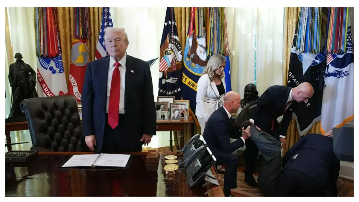 ‘Disgusting!’: Trump Stands Frozen as Guest Collapses in the Oval Office — While Everyone Rushes to Help, Cameras Catch RFK Jr. Doing Something Even Wilder