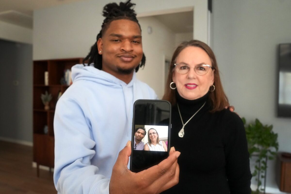 Jamal Hinton, Wanda Dench celebrate 10 years since viral mistaken Thanksgiving text brought them together