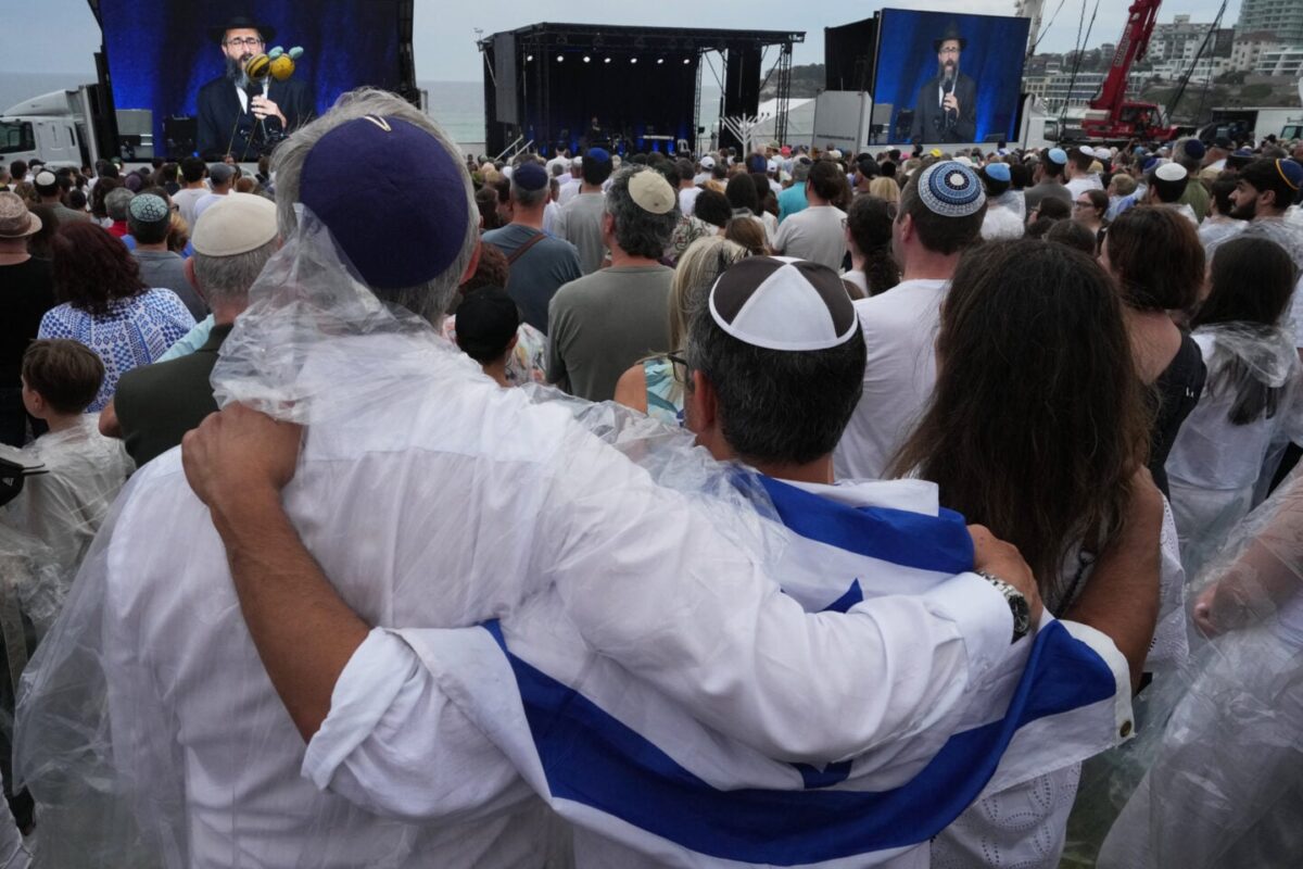 Thousands gather at Bondi Beach to mourn victims of antisemitic attack