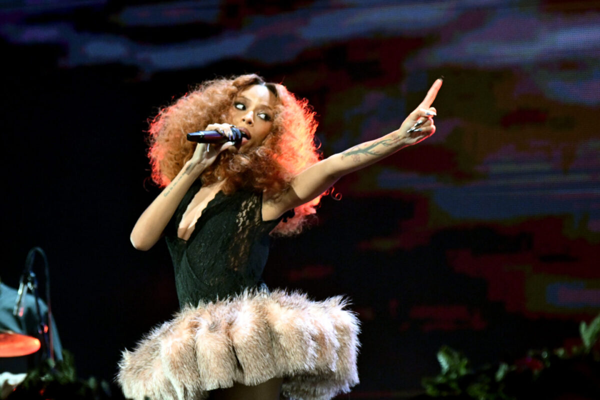 Ravyn Lenae is embracing her identity, regardless of social media discourse