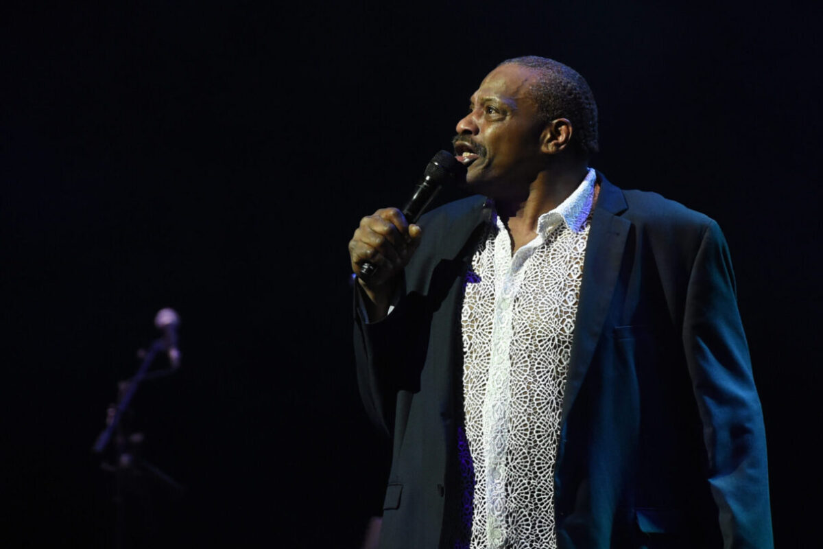 R&B legend Alexander O’Neal’s apartment catches fire hours after his discharge from ICU