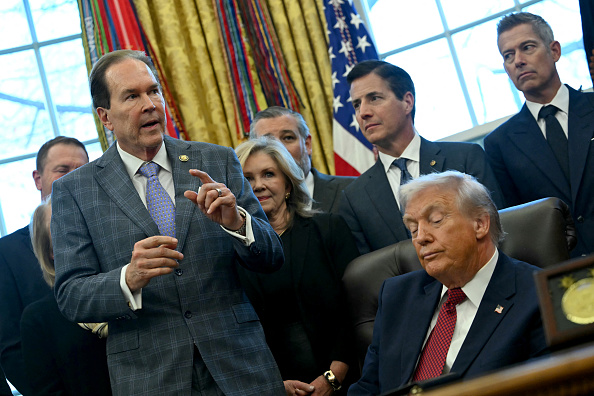 ‘SMDH’: Chaos Erupts in Trump’s Cabinet Meeting After an Official’s Baffling Move — and Trump Slumping in His Chair Makes It Even Stranger