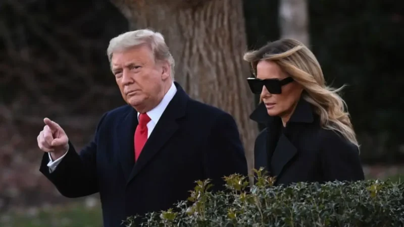 ‘Look So Constipated’: Trump’s Holiday Pic With Melania Explodes As Fan Zoom In on His Waistline, His Hands, and Other Details That Don’t Quite Add Up