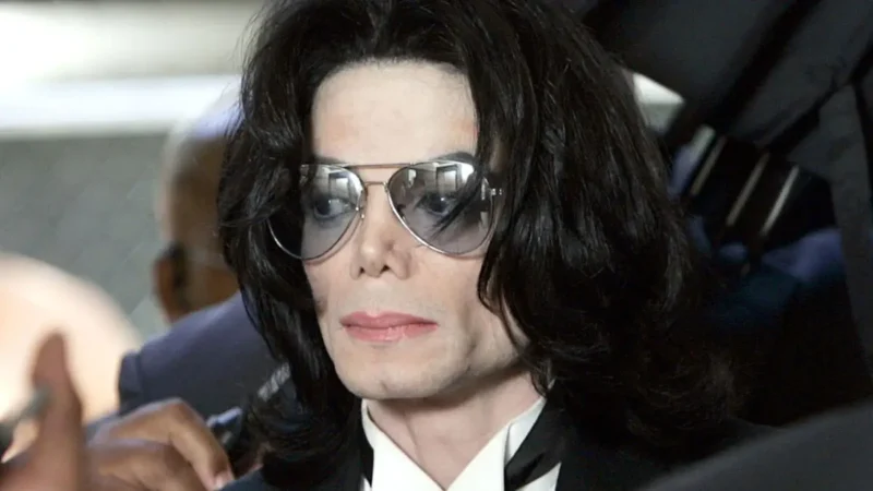 ‘Everyone Catching Strays’: Michael Jackson’s Former Bodyguard Tells a Different Story About Singer’s Time at Epstein’s House—and Fans Don’t Know Who to Believe