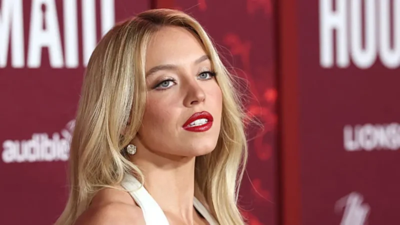 ‘Look at Them’: Sydney Sweeney’s New Look In a Miniskirt Has Folks Zooming In on All the Angles Above Her Snatched Waist