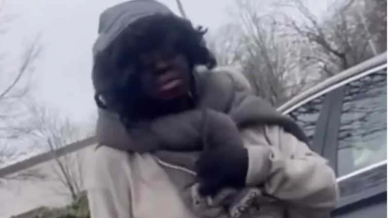 ‘Look at Her’: Shopper Confronts Georgia Woman with Black Paint on Her Face Begging for Cash — Then Spots the Car She’s Driving
