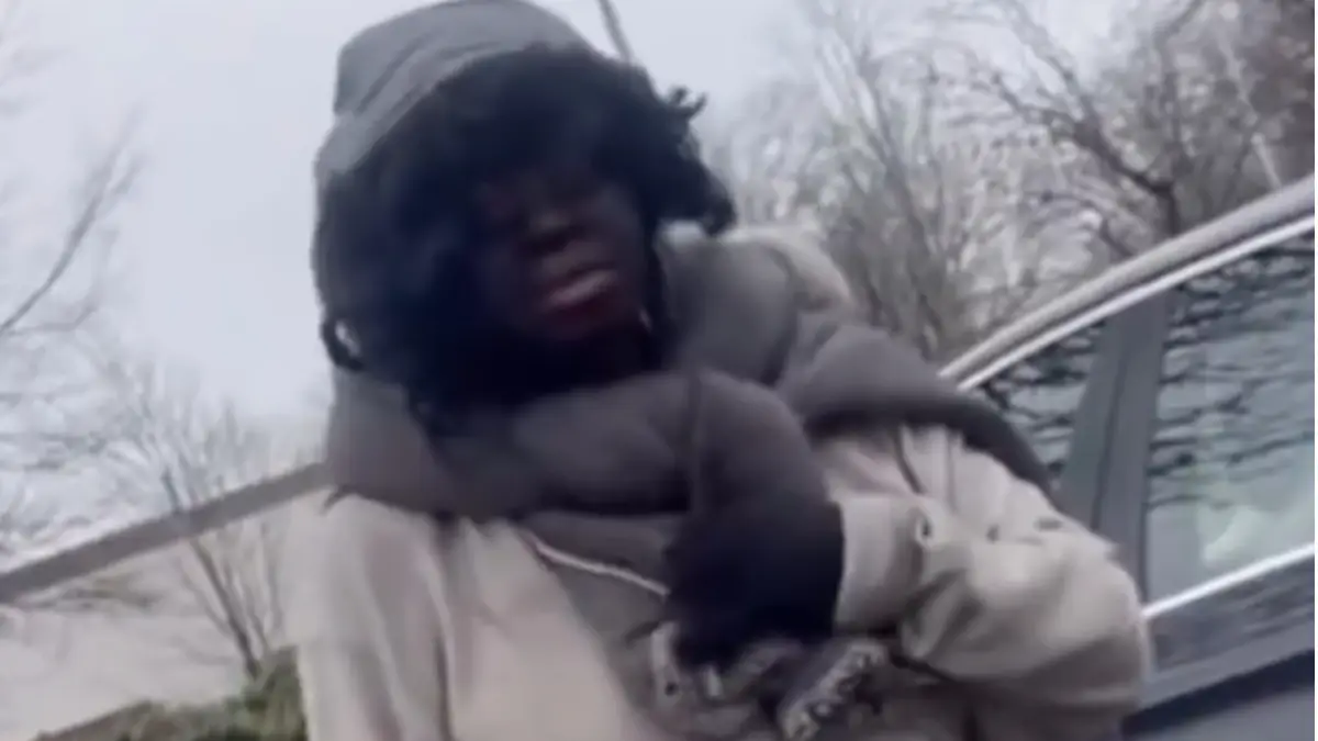 ‘Look at Her’: Shopper Confronts Georgia Woman with Black Paint on Her Face Begging for Cash — Then Spots the Car She’s Driving