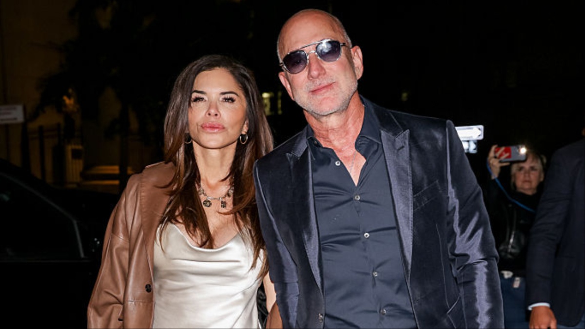 ‘Jeff Was Sweating’: Lauren Sánchez’s Miniskirt Makes a Scene at Wild Party as Cameras Catch Jeff Bezos’ ‘Uncomfortable’ Look