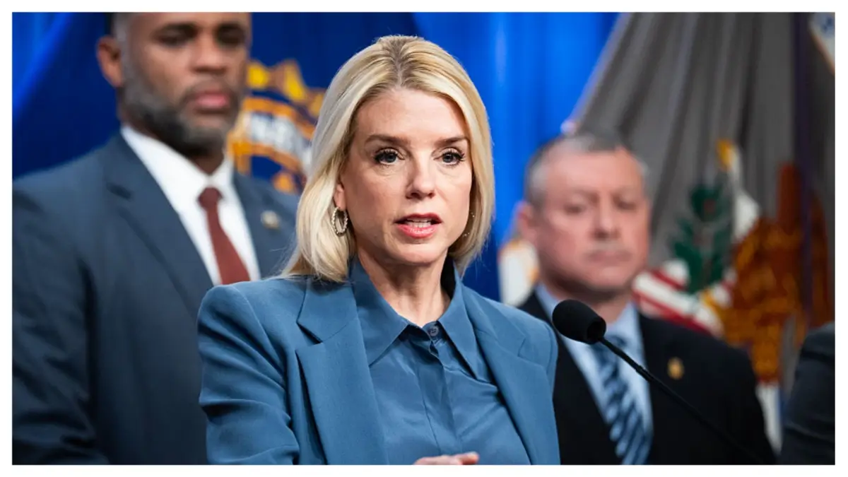 ‘What an Embarrassment’: Bondi Trips Over the Law While Rushing to Defend Trump, the Host Reacts on the Spot — Then Viewers Catch One Detail That Reframes the Entire Clip