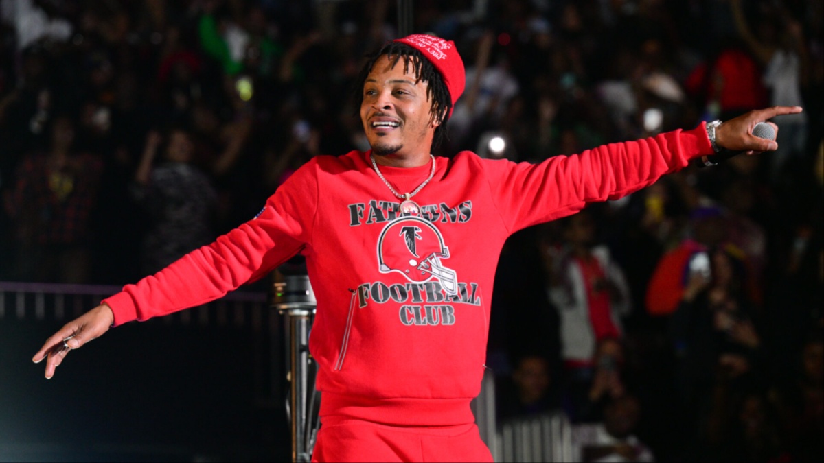 ‘We All Seen That Bald Spot My Boy’: T.I. Claims That’s ‘Not His Head’ In Viral Video, Then Tries to Flip the Script After Getting Roasted