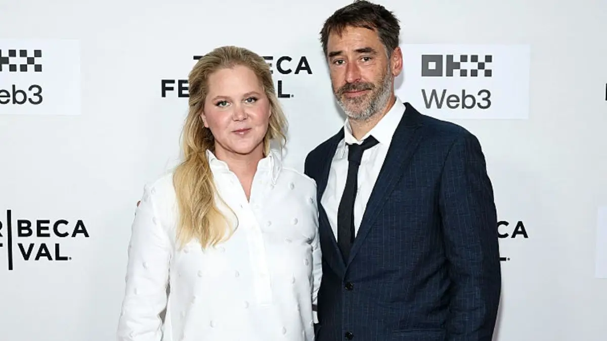 ‘Save These for Your New Man’: Amy Schumer Ditches Her Ring, Files for Divorce as Bikini Pics Leave Fans Stunned by Her Shocking Weight Loss