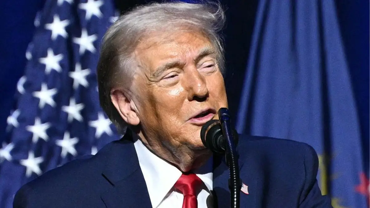 ‘Looks 50 Pounds Less Than He Really Is’: MAGA Photo-Op with Trump’s Bronze Statue Backfires After Fans Zoom In and Roast the ‘Skinny’ Fantasy Body