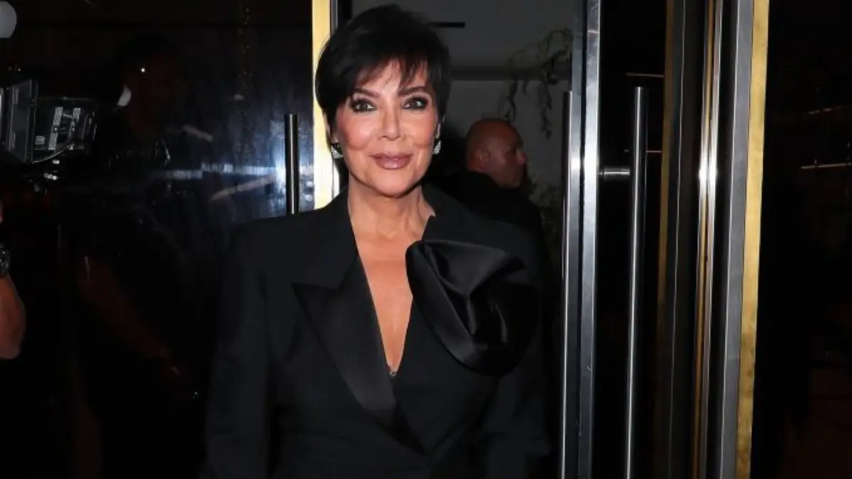 ‘Gosh Look at Her Hands’: Fans Say Kris Jenner Looks Decades Younger After a $100K Facelift — Then One Zoom-In Told the Truth