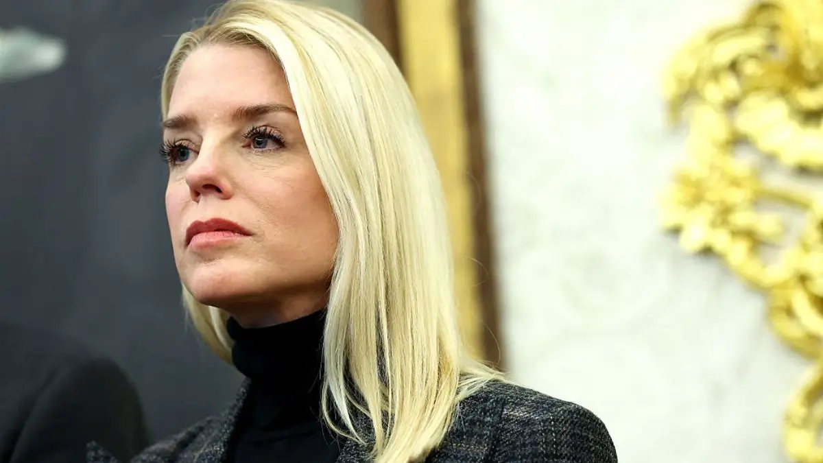 ‘Same Tailor as Erika Kirk’: Pam Bondi’s Mar-a-Lago Makeover Goes Horribly Wrong as Viewers Call the Dress Visually Offensive