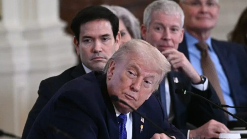 ‘Yikes’: Trump’s Inner Circle Implodes — Pregnant Karoline Leavitt Sidelined as 26-Year-Old Brunette Steps In, Critics Call Out His Most Predictable Habit