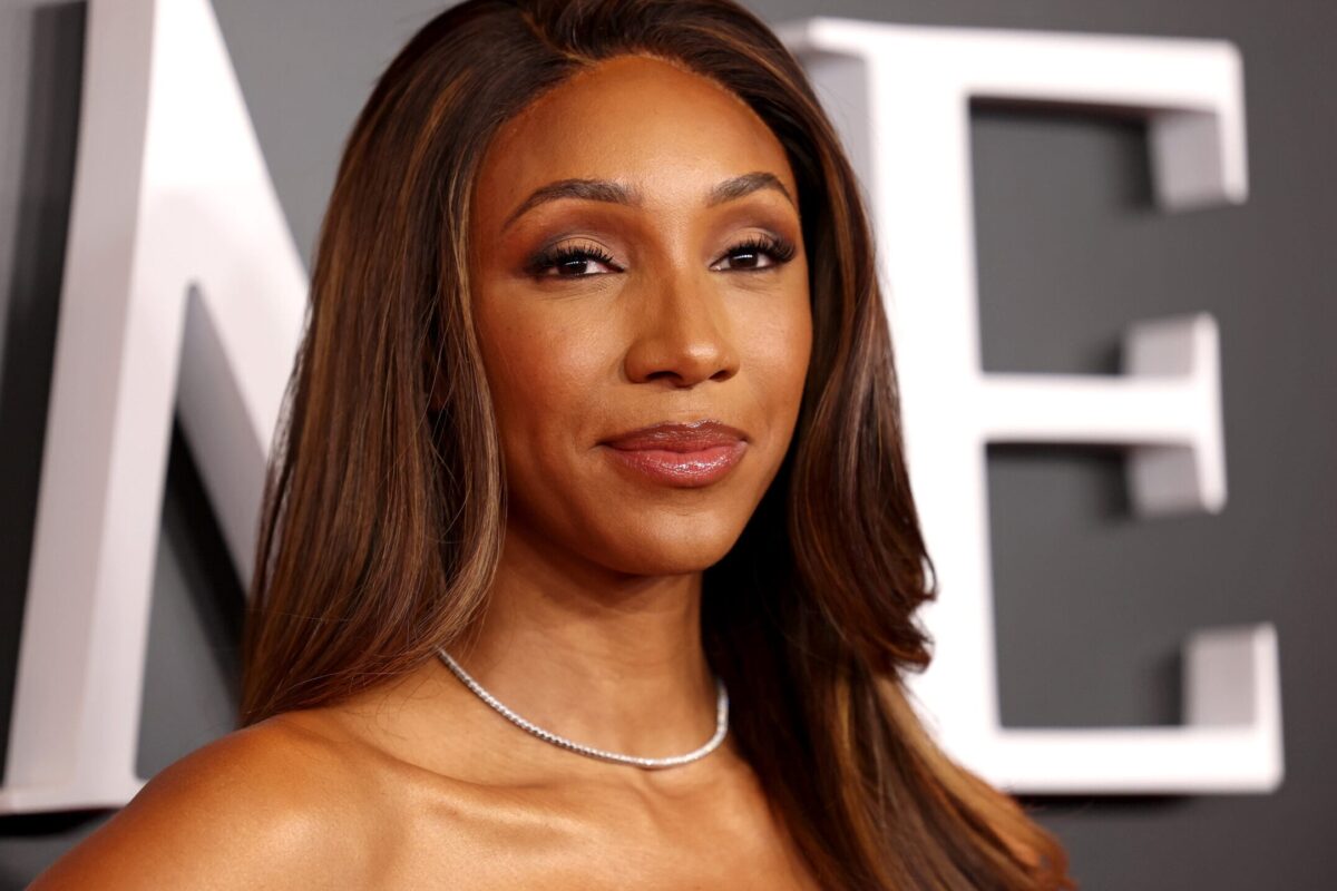 Maria Taylor becomes first Black woman to present the Lombardi Trophy, former high school classmate is honoree 