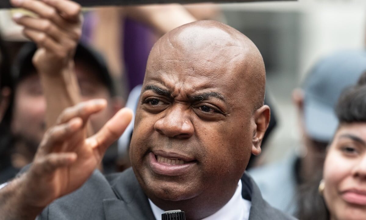 Newark mayor blames ICE for high-speed crash that injured schoolchildren and others