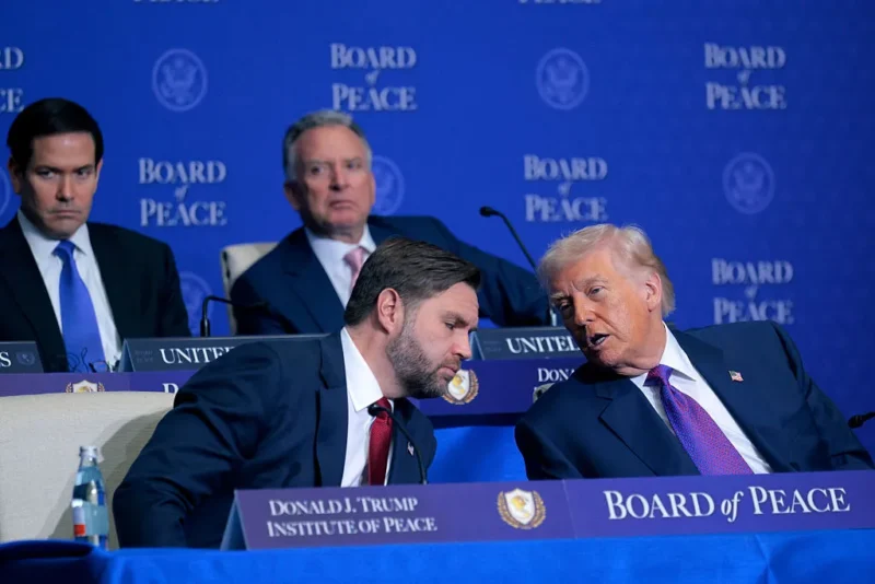 ‘OMG’: Trump Grins, Whispers a Strange Scheme to JD Vance as the Mic Picks It Up — Fans Zoom In and Gasp at What’s in His Left Hand