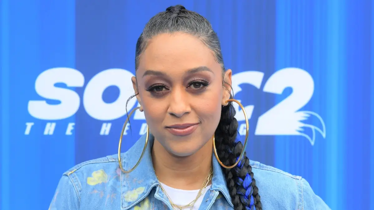‘Who Feet Are Those?’: Tia Mowry’s New Post with Mystery Man Turns Heads Over One Detail That Fans Calling It a ‘Soft Launch’ After Divorce