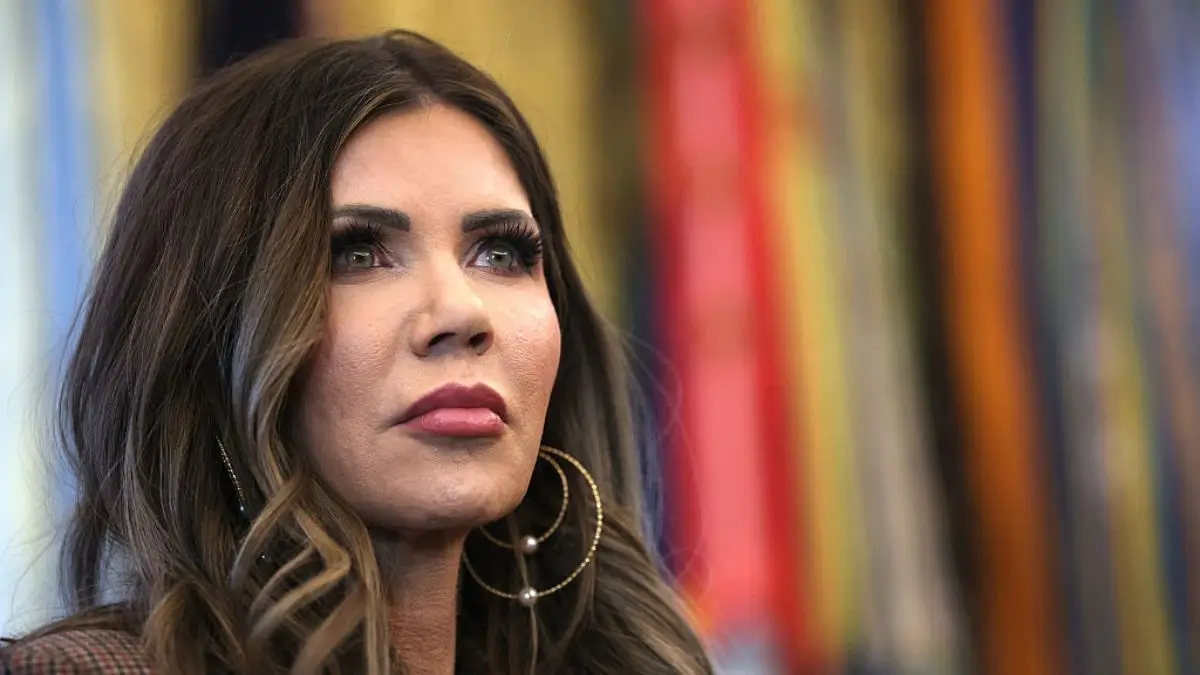 ‘How’s That Love Suite?: Kristi Noem Stages Public Sendoff to Husband as Cabin Controversy and Private Jet Rumors Refuse to Die Down