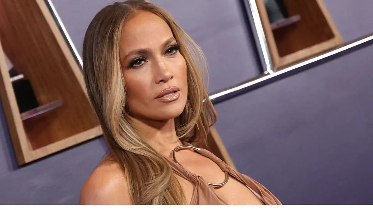 ‘Something Is Different’: Jennifer Lopez Tries to Serve Sexy, But Fans Zoom In on More Than Her Flashing ‘Headlights